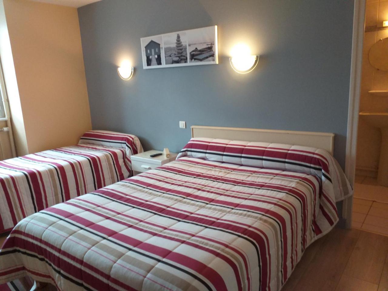 סלבריס Hotel Le Lion D'Or מראה חיצוני תמונה