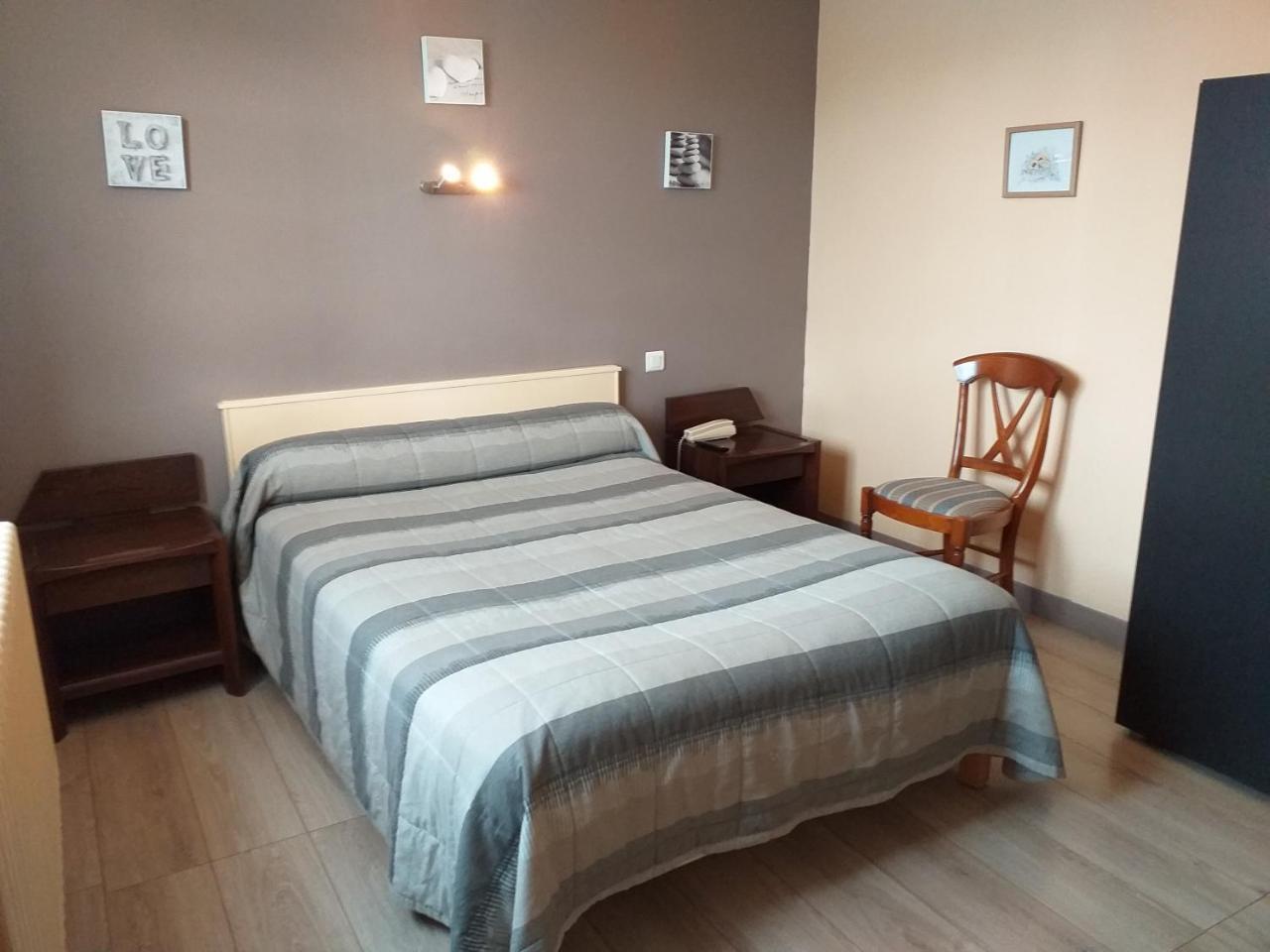 סלבריס Hotel Le Lion D'Or מראה חיצוני תמונה